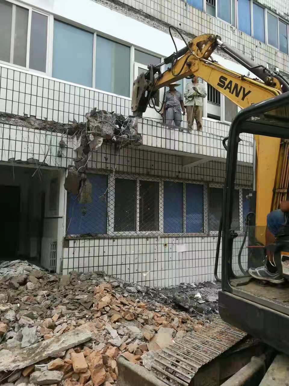 案例左側廣告圖